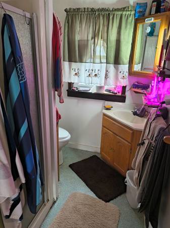 $700 / 2br - Quiero compartir mi hogar con enfermera de viaje (Springfield Vermont)63976978957699123
