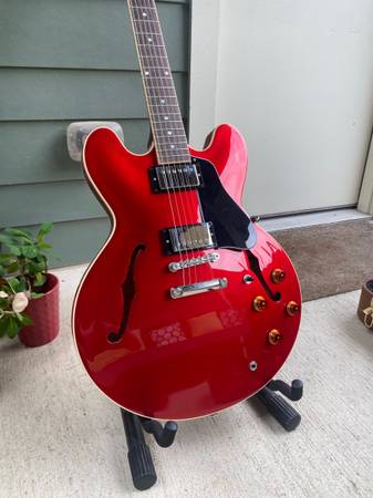 Gibson Mod collection ES-335 Guitar 1