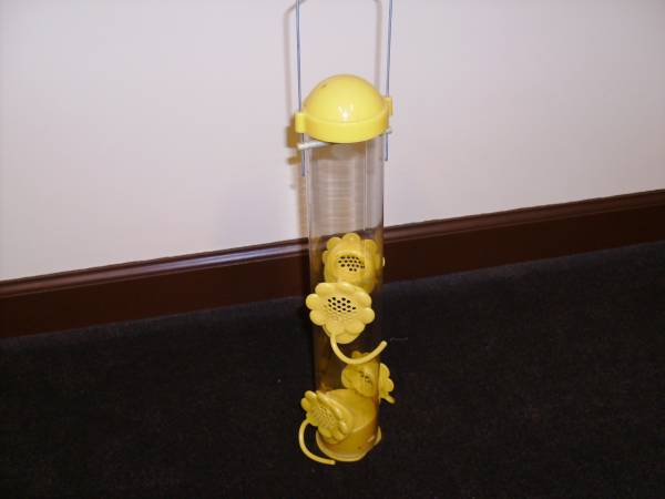 bird feeder (yellow) 1
