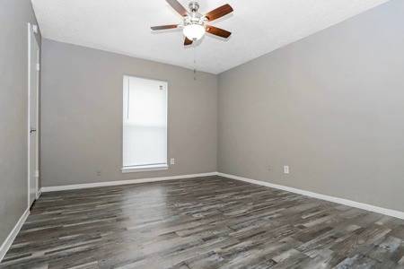 $1,000 / 1br - 760ft2 - Faux Wood Flooring, Playground, Near Schools (7526 Hunnicut Rd, Dallas, TX)63796304675969124