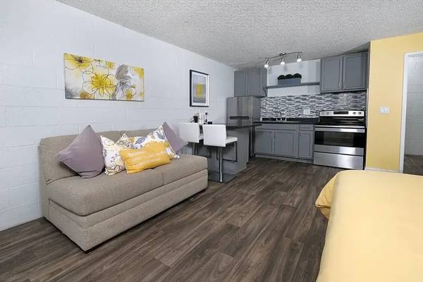 $850 / 400ft2 - Nuevas entradas con puertas francesas, aire acondicionado (965 Cottage Grove Ave, Las vegas, NV)63859501205379123
