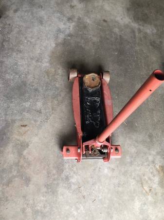 Large Heavy Duty Automotive Jack 1