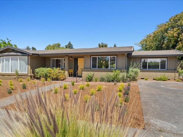 $4,500 / 2br - Furnished Healdsburg 2BR 2BA (healdsburg / windsor)63938630839810120