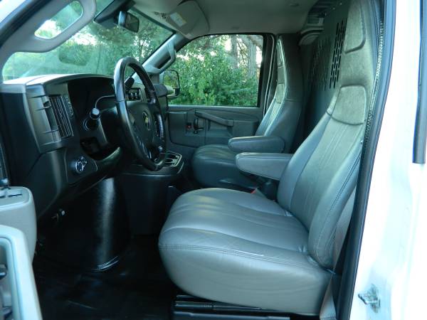 2020 Chevrolet Express 2500 - Photo 14
