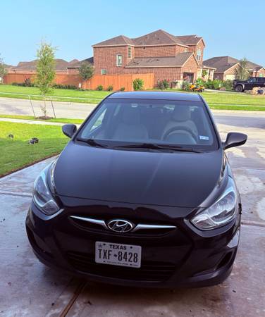En venta: Hyundai Accent 2013 - ¡Confiable y eficiente en combustible! - $3,995 (Dickinson)63622408960003121