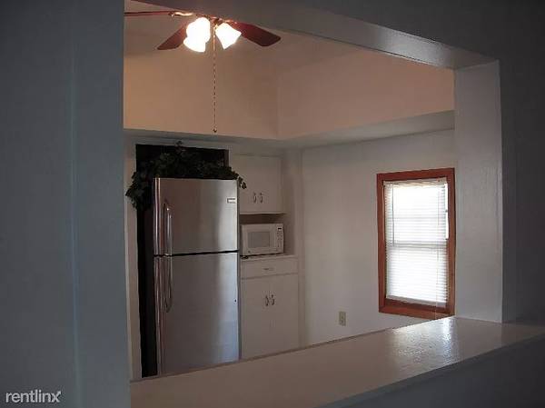 $1,500 / 3br - 1304ft2 - Spacious 2 story-3 b/r  1 1/2 bath-ready now (Rock Hall, Md)63895920833795121