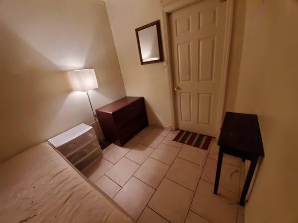 Budget furnished room in east New York Brooklyn 225 a week 1