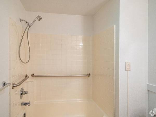 $1,732 / 2br - 720ft2 - ¡Imperdible de 2 habitaciones! Cocina moderna, jardines exuberantes, ambiente sereno junto a la piscina (vallejo / benicia)63884005074691121