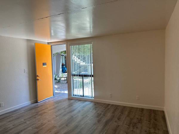 DEKUXE STUDIO - 1030.00 1