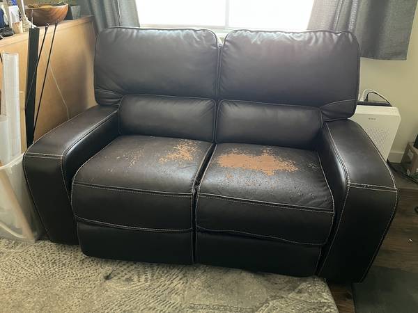 Power Reclining Loveseat 1