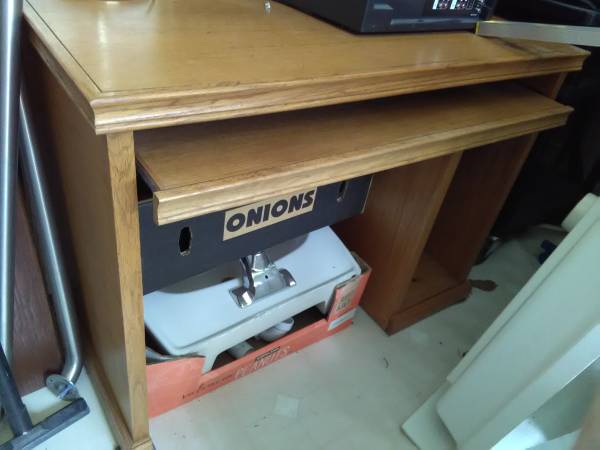 Oak PC Computer Desk 42"w, 20"d, 30"h 1