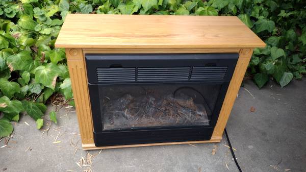 Working electrical fireplace, heater w wheels 1
