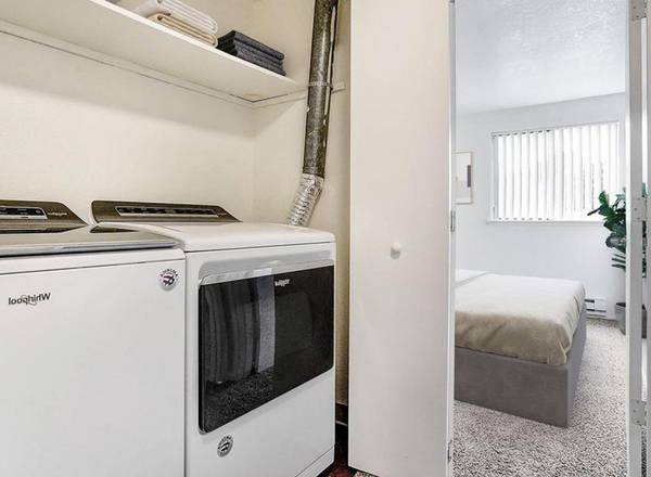 $1,545 / 2br - ESPECIAL - $500 DE DESCUENTO - Juego de WD Incluido, Bañeras de Hidromasaje - Patio/Balcón (Powell Butte)63841709055489121
