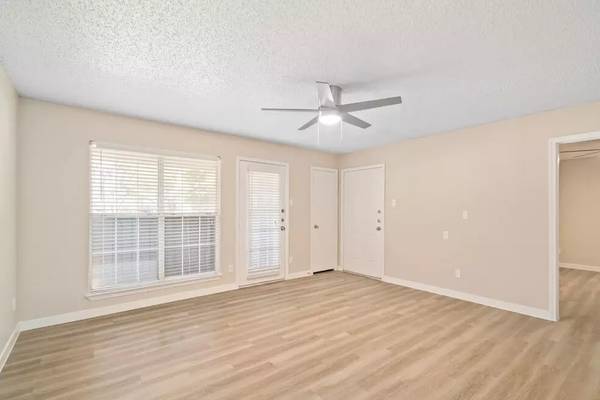 $1,025 / 2br - 800ft2 - Wow! This 2 Bedroom is simply stunning! Visit today! 800 Sq Ft! (Fort Worth)63796304836739120