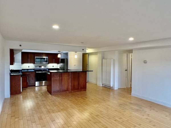 Spacious 2BA in Coolidge Corner – Heat & Hot Water Included! 12-01-25 1