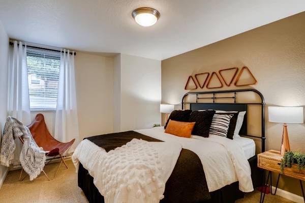 $2,370 / 3br - 1176ft2 - 3BR = Office, Bedroom, & One Room To Hide From Your Responsibilities (Clackamas, OR)63956788766083121