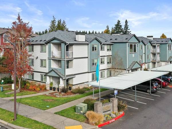 $1,635 / 2br - 946ft2 - Pet Friendly! Oversized Windows! Full Sized WD in each Apt! (Progress Ridge)63777362658691120