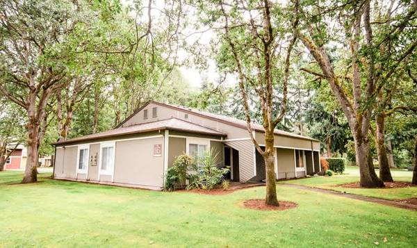 $1,549 / 1br - 726ft2 - 🍁🍁FALL INTO SAVINGS AT HARBOR OAKS! STOP BY TODAY!!🍁🍁 (97 Byrd Drive, Steilacoom, WA)63891324424322120
