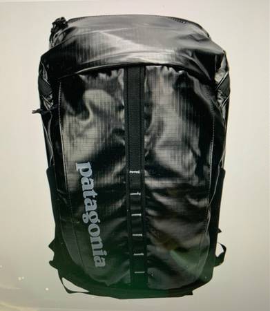 Patagonia Black Hole Backpack - like new - large in Shiny Black 1