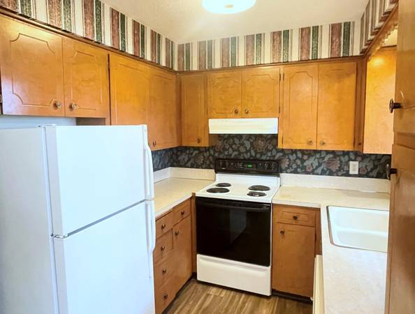 $1,410 / 2br - Welcoming Two Bed with Large Windows - Gorgeous, Quiet Community (South Salem)63660428924163124