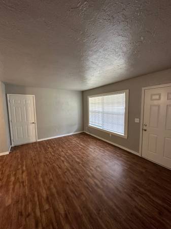 $1,250 / 3br - 1100ft2 - 1708 Westchester Drive (The Village)63670502898307123