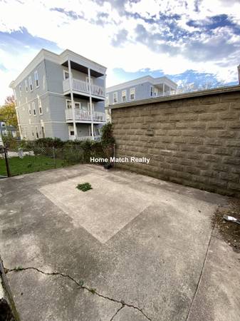 $3,400 / 3br - Somerville 3 Bed/1 Bath Apartment | Belknap St63802024902529121