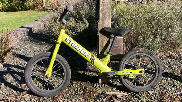 Strider 14x bikes (x2) - convertible from striding to pedaling 1