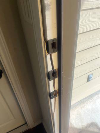 Fix 3 lock door frame is cracked 1
