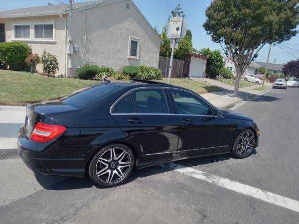 2013 Mercedes Benz C250 Negro sobre Negro Edición Deportiva. ¡Imperdible! Pasó la prueba de emisiones - $6,300 (hayward / castro valley)63624062907777123