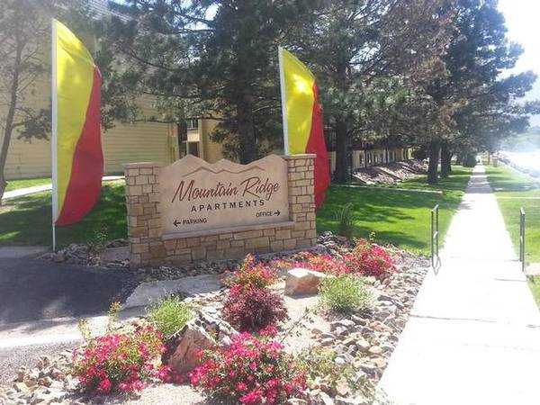 $948 / 1br - 580ft2 - Spacious Closets, Garbage Disposals & Dishwashers, Picnic Area (Southwest Colorado Springs)63658145966721123