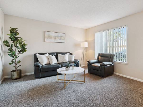 $1,350 / 2br - 920ft2 - 1st Floor with BRAND NEW Kitchen 😍 (** $99 Deposit **)63942846011907123