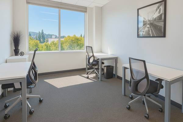 💡Perfect for Startups & Small Teams – Private Office + 1 Month FREE! 1