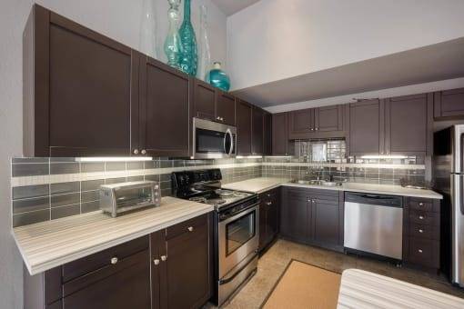 $1,395 / 1br - 740ft2 - 1BD 1BA, RealPage  Depósito Seguro, Lavavajillas (2880 Woodland Hills Dr, Colorado Springs, CO)63658196944771124