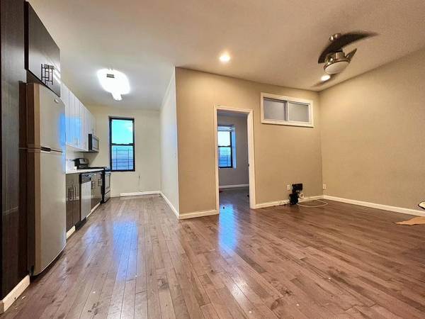 $2,200 / 3br - Modern Ground-Level Rental with Private Entrance in Van Nest Ave 3/1 (Bronx)63874742157443121