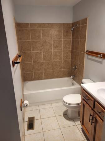$1,900 / 2br - 720ft2 - Centrally located two bed room one bath (Santa fe)63659833269635122