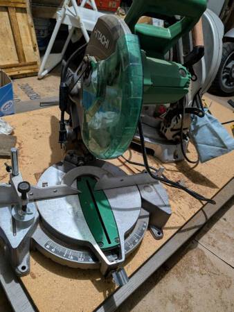Hitachi 10" Compound Miter Saw 1