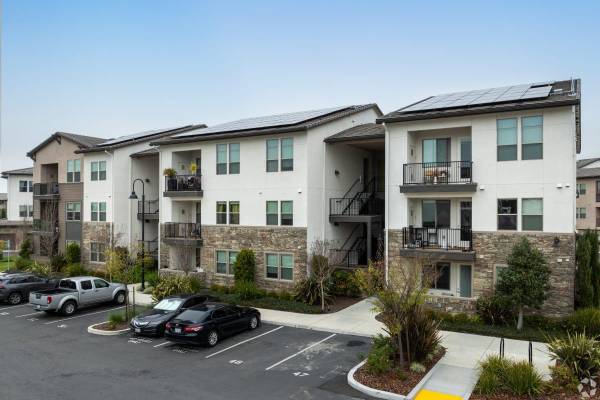 $3,114 / 2br - 1193ft2 - Electrodomésticos Energy Star Whirlpool de acero inoxidable, estaciones de carga para vehículos eléctricos (rohnert pk / cotati)63834322359169124