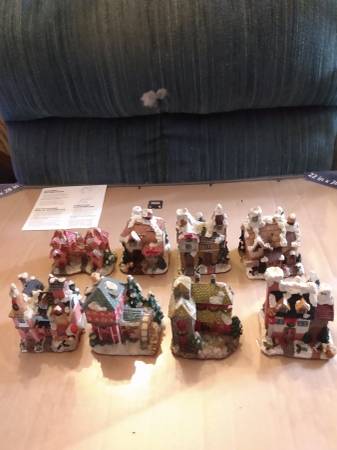 8 Small Christmas Houses Nick Knacks 1