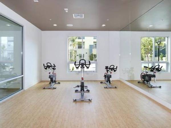 $3,329 / 2br - 1096ft2 - Hardwood-Style Flooring, Mountain & Pool Views, Central Heat & Air (Oxnard)63800428398337122