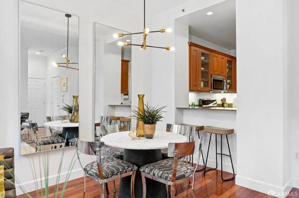 $3,410 / 1br - 664ft2 - enjoying views of the iconic Pacific Coast (Financial District)64000753654785124