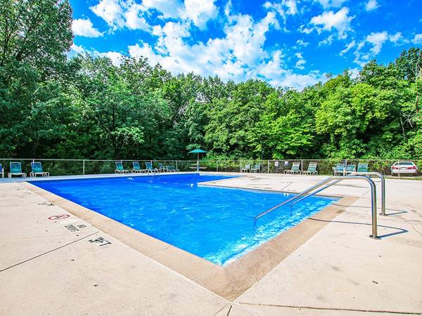 $1,131 / 2br - 806ft2 - Washer/Dryer Connections, Cable Ready, Off Street Parking (1054 Green Mountain Ct, Fenton, MO)63770209123841122