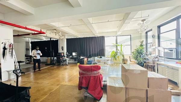 $4,400 / 1650ft2 - $32/ft L-Shaped Corner Photography Studio/Office Space with South and (Midtown West)63816576170755120