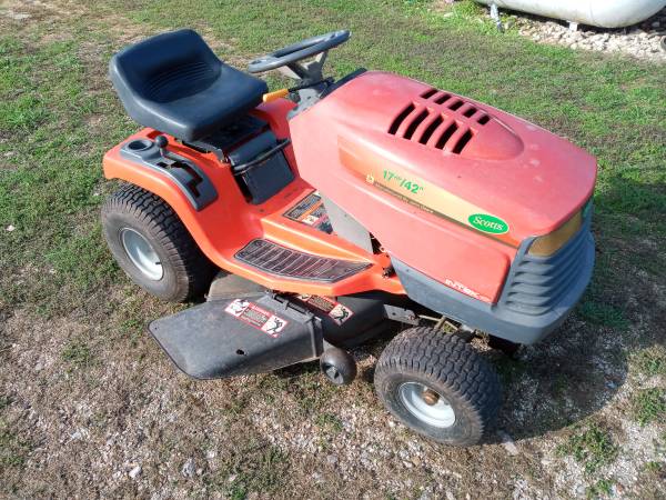 Scotts Lawn Tractor 1