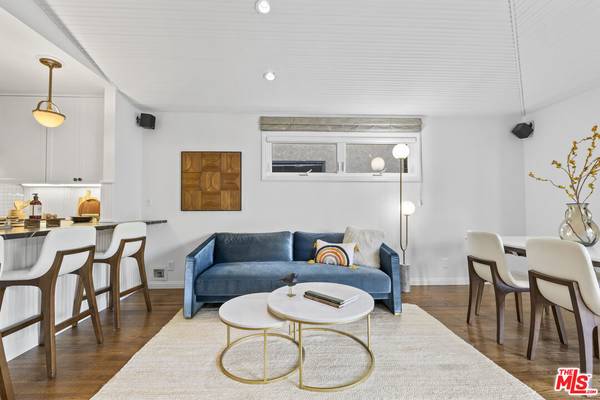 ** Over 60% Off!! Elegant modern coffee table ** 1