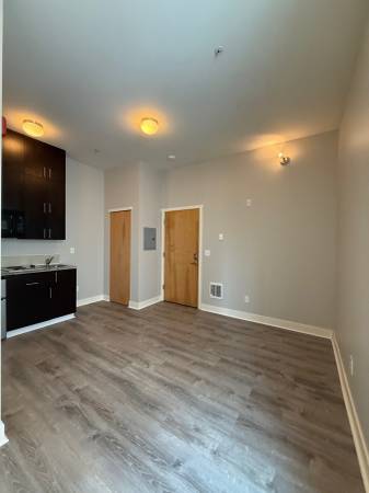 $995 ♥Stylin'&Profilin' Studio - 6 Weeks Free♥ (Near UW Campus)63862287126147123