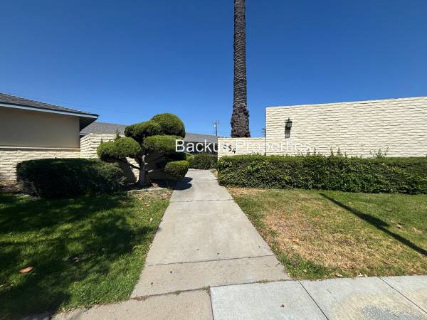 $2,450 / 2br - 800ft2 - Nice one level two bedroom unit in small complex in South Salinas (Carmelita Dr. - Salinas)64009498676995120