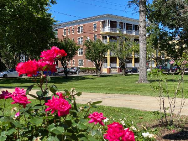$1,509 / 1br - 644ft2 - Top Floor Apt--- Historic details --- Say NO to security Deposits!63932188672899123