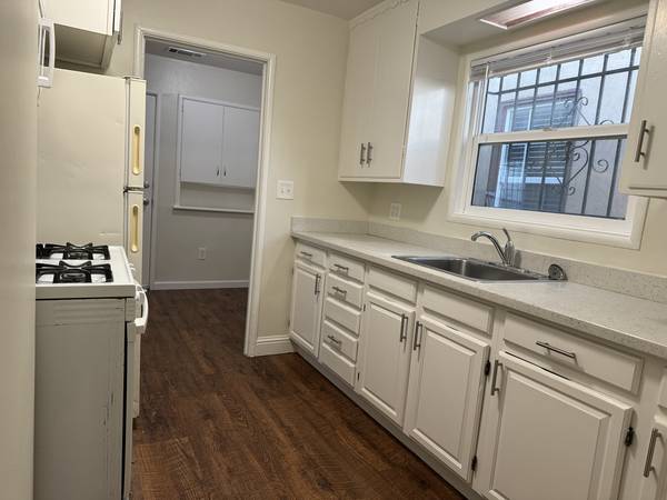 $2,895 / 2br - 800ft2 - casa de 2 habitaciones y 1 baño, patio y garaje (oakland hills / mills)63861212539777123