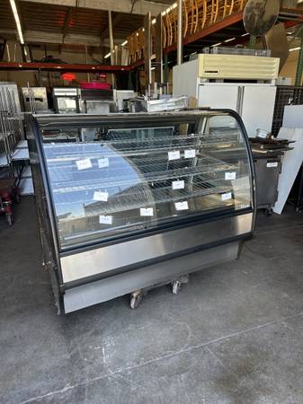 59" Stainless Steel Curved Glass Dry Bakery Display Case 1
