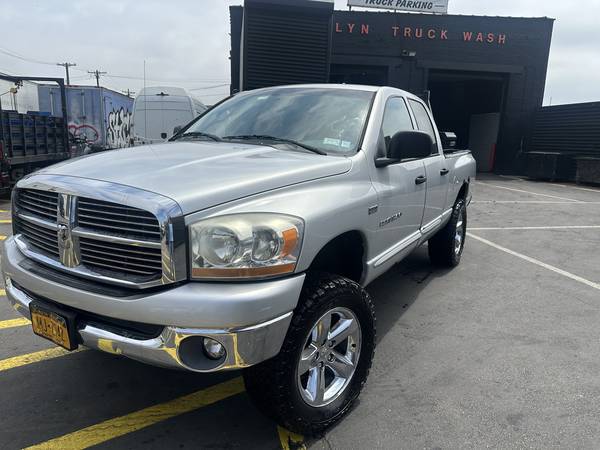 2006 Dodge Ram 1500 Quad Cab en venta - $3,000 (Brooklyn)63614118380033123